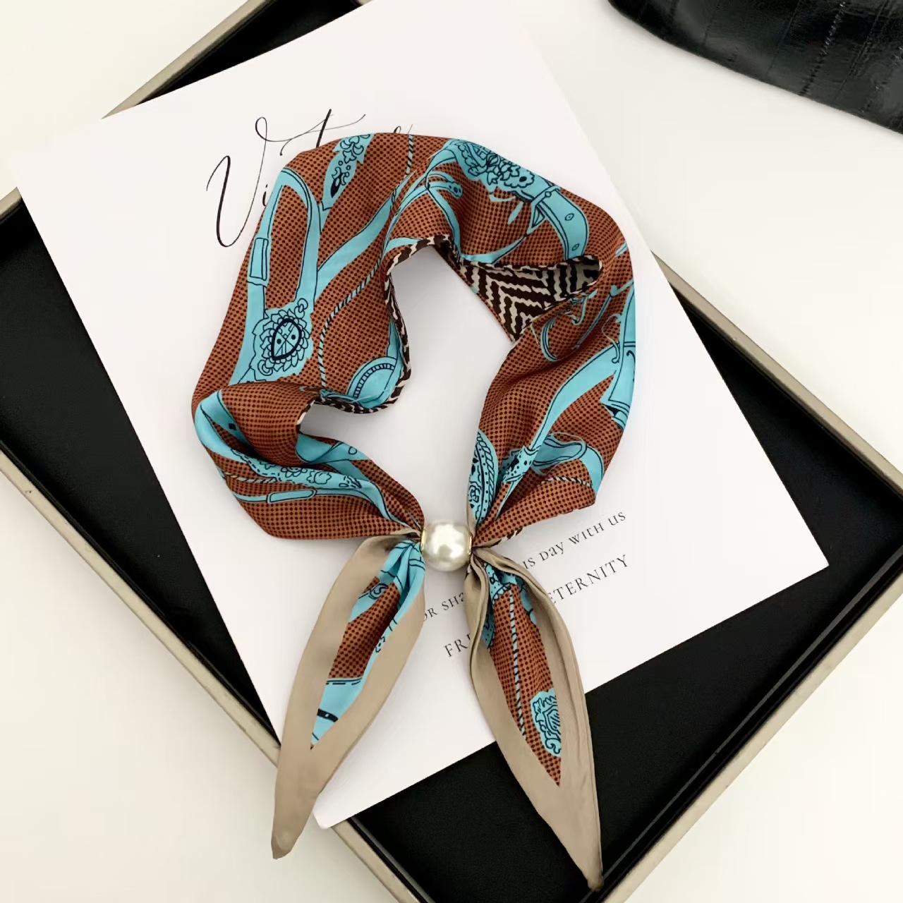 Women'S Korean Accessories - 한국 스타일 우아한 진주 자석 스카프